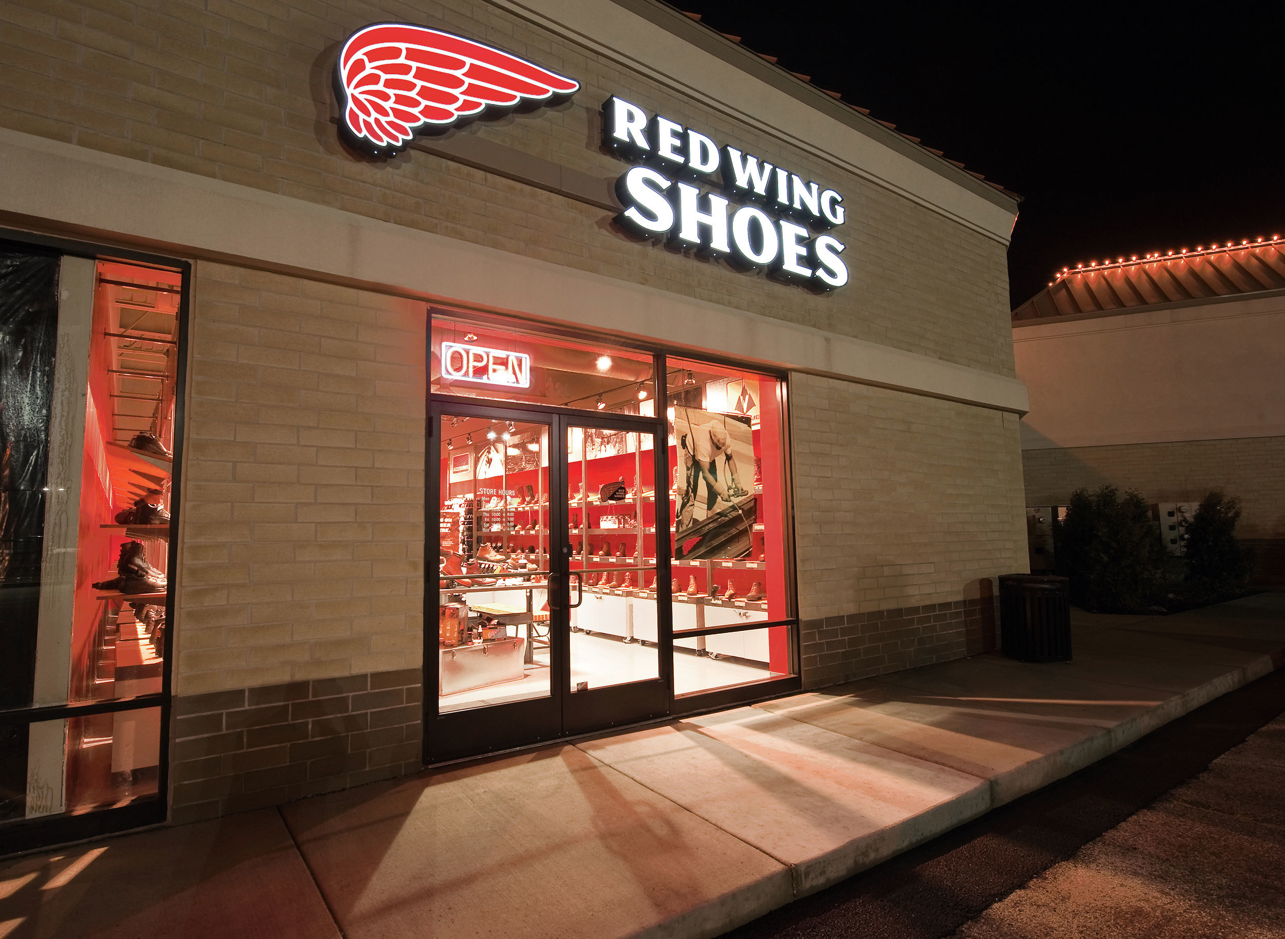 red wing store hours near me